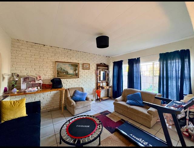 3 BEDROOM DUPLEX FOR SALE IN STRUBENVALE
